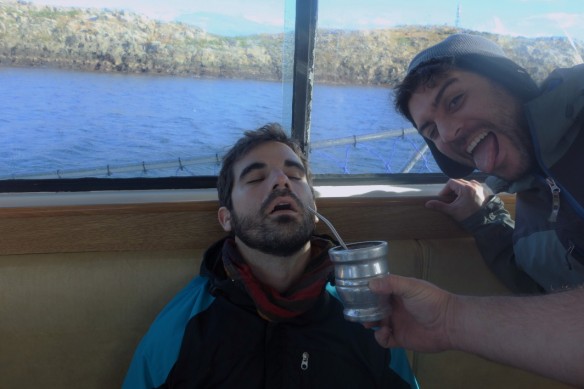 Carlos echando una cabezadita en la Patagonia